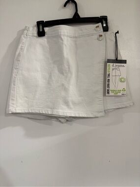 d. jeans White Wrap-Front High Rise Skort